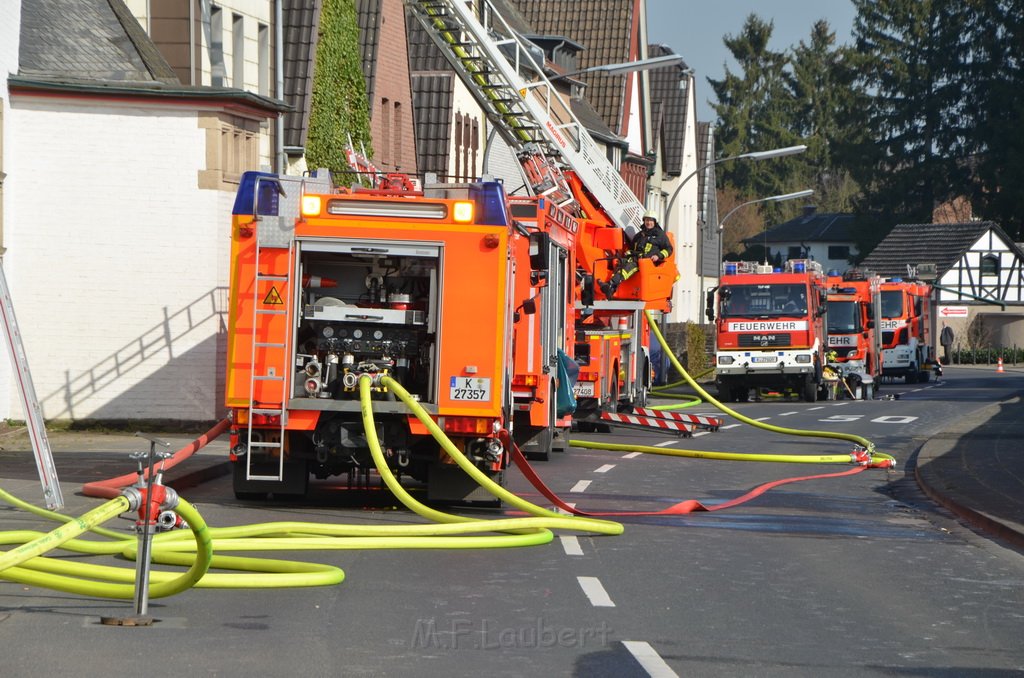 Feuer 3 Dachstuhlbrand Koeln Rath Heumar Gut Maarhausen Eilerstr P426.JPG